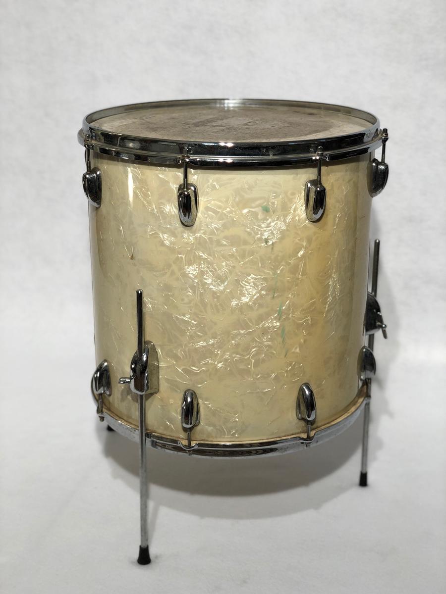 Gene Krupa, famous vintage drums, vintage drum collector, Gene Krupa's drums, Slingerland, Benny Goodman, antique collectibles, jazz memorabilia, instrument collection