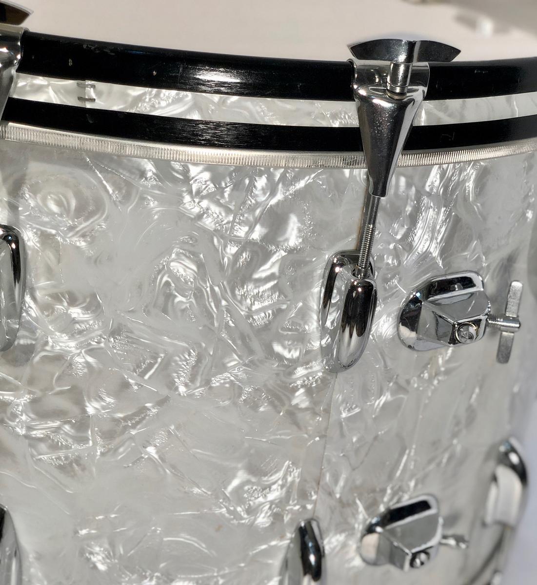 Gene Krupa's last bass drum, Gene Krupa's drums, famous jazz drummers, jazz memorabilia, jazz collectables