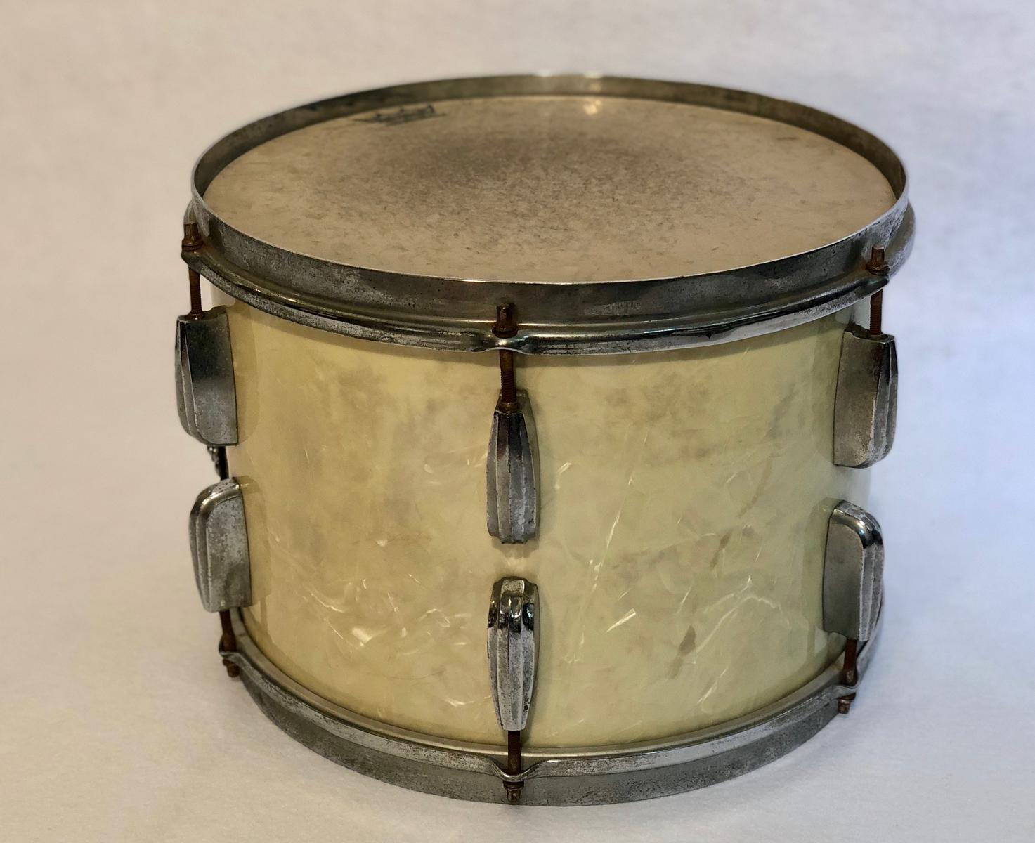 Gene Krupa, famous vintage drums, vintage drum collector, Gene Krupa's drums, Slingerland, Benny Goodman, antique collectables, jazz memorabilia, instrument collection