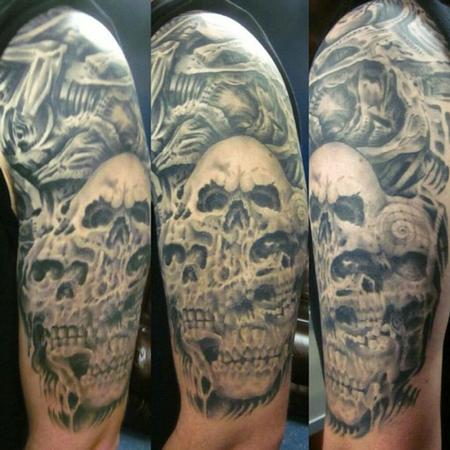 Mathew DeLaMort - Bio mechanical skull halfsleeve