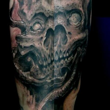 Mathew DeLaMort - Black and grey freehand skull