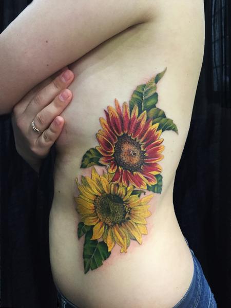 Venom  Vixen Ink Tattoo Studio  Sunflowers with a hint of color I  figured Id share some sunny flowers on this rainy day sunflowertattoo  chickswithtattoos flowertattoo sunflower thightattoo  Facebook