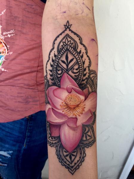 Ontwarren magie Christendom Lotus henna tattoo by Mallory Swinchock: TattooNOW