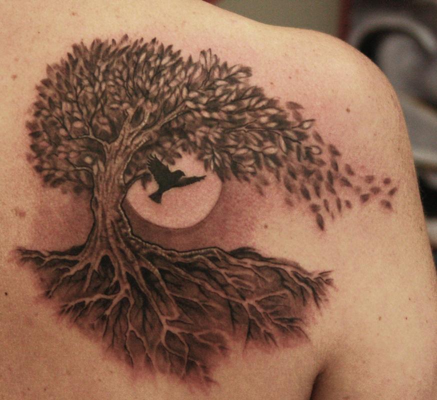 Tree and bird on shoulder blade by Edward Lott: TattooNOW