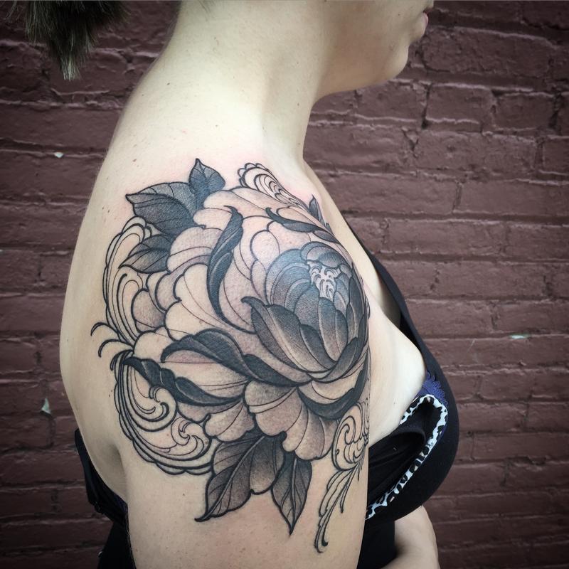 70 Beautiful Shoulder Tattoos For Women with Meaning