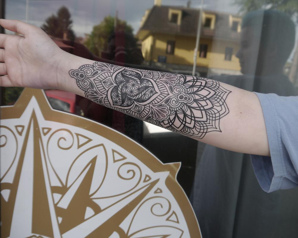 40 Mesmerizing Dotwork Mandala Tattoo Designs  TattooBlend