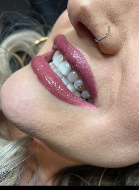 Tattoos - Lips toothgems - 145200