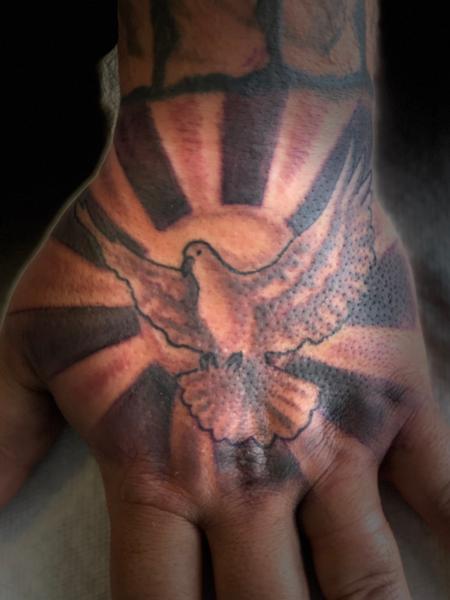 Tattoos - hand dove - 133673