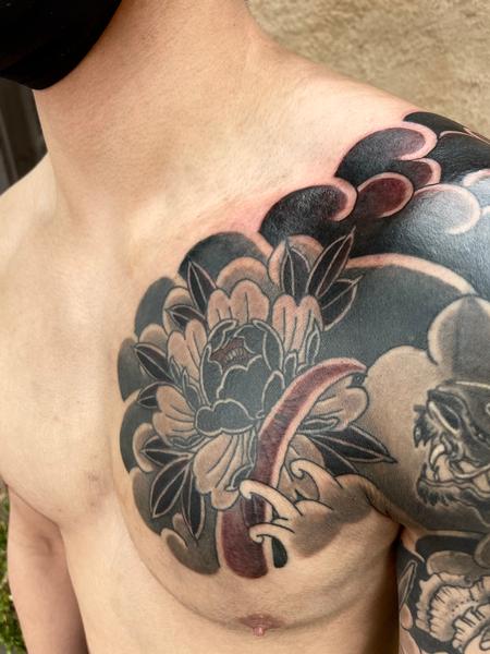 Boston Rogoz - Japanese peony tattoo