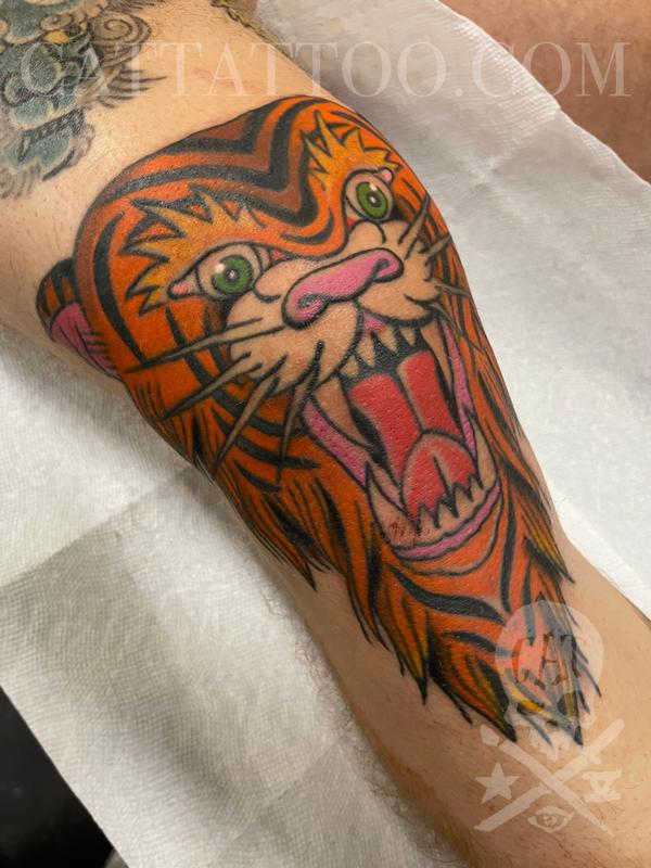 Tiger knee cap by Justin Gorbey: TattooNOW