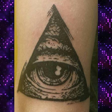 Stef aka Keki - Blackwork All Seeing Eye Tattoo