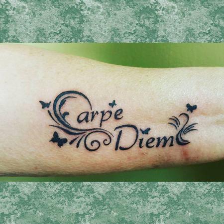 Stef aka Keki - Carpe Diem Script Tattoo