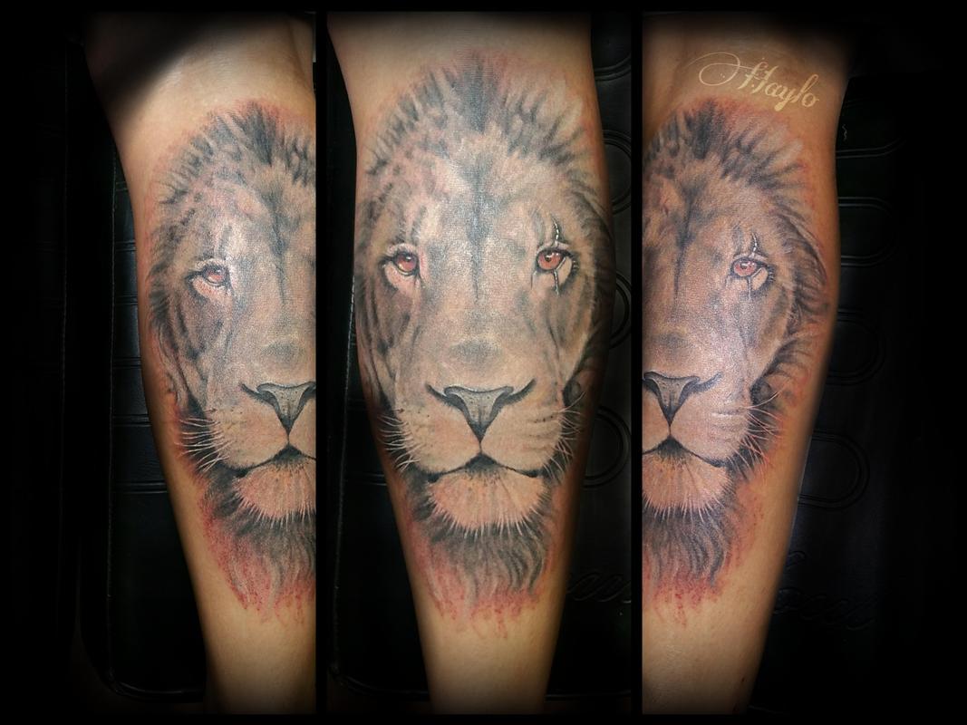 Realistic Lion Head in Black and Gray, leg tattoo by Haylo: TattooNOW