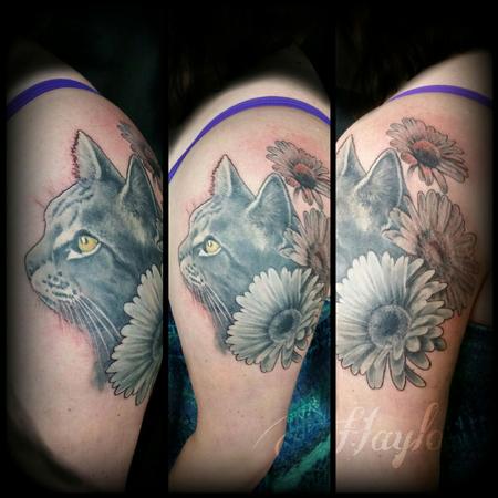 Tattoos - Cat portrait with surrounding daisies in black and gray - 104401
