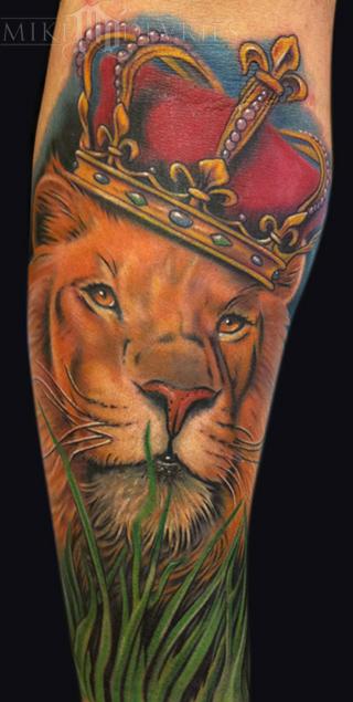 Lion King tattoo by Arar  Tatuajes disney Tatuaje hakuna matata Disney  tatuaje