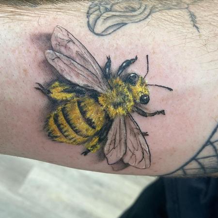 Tattoos - Realistic Bee - 145532