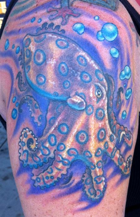 Blue ringed octopus tattoo by Phil Robertson: TattooNOW
