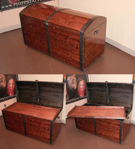 Steve Phipps - Wooden Chest