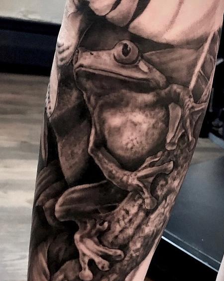 Realistic Tree Frog Tattoo Design Thumbnail