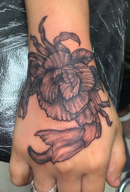 Rixhie Rixh - Flower Crab Hand Tattoo