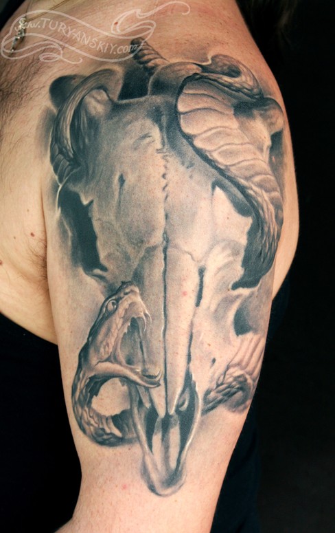 Goat skull and viper snake by Oleg Turyanskiy: TattooNOW