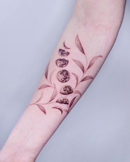 Yojogrim Phases of the Moon Tattoo - Korea's best tattoos